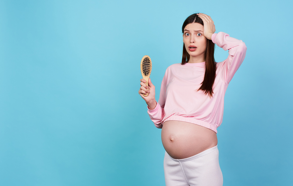 Haarausfall in und nach der Schwangerschaft – Ursachen und Behandlung