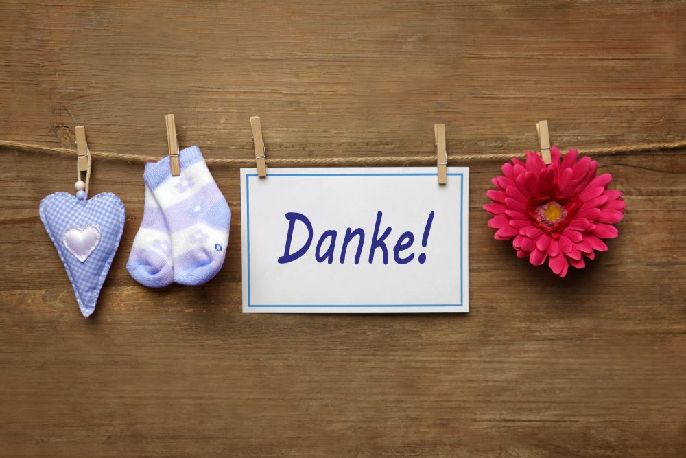 Wie schreibt man eine Danksagung nach der Geburt?