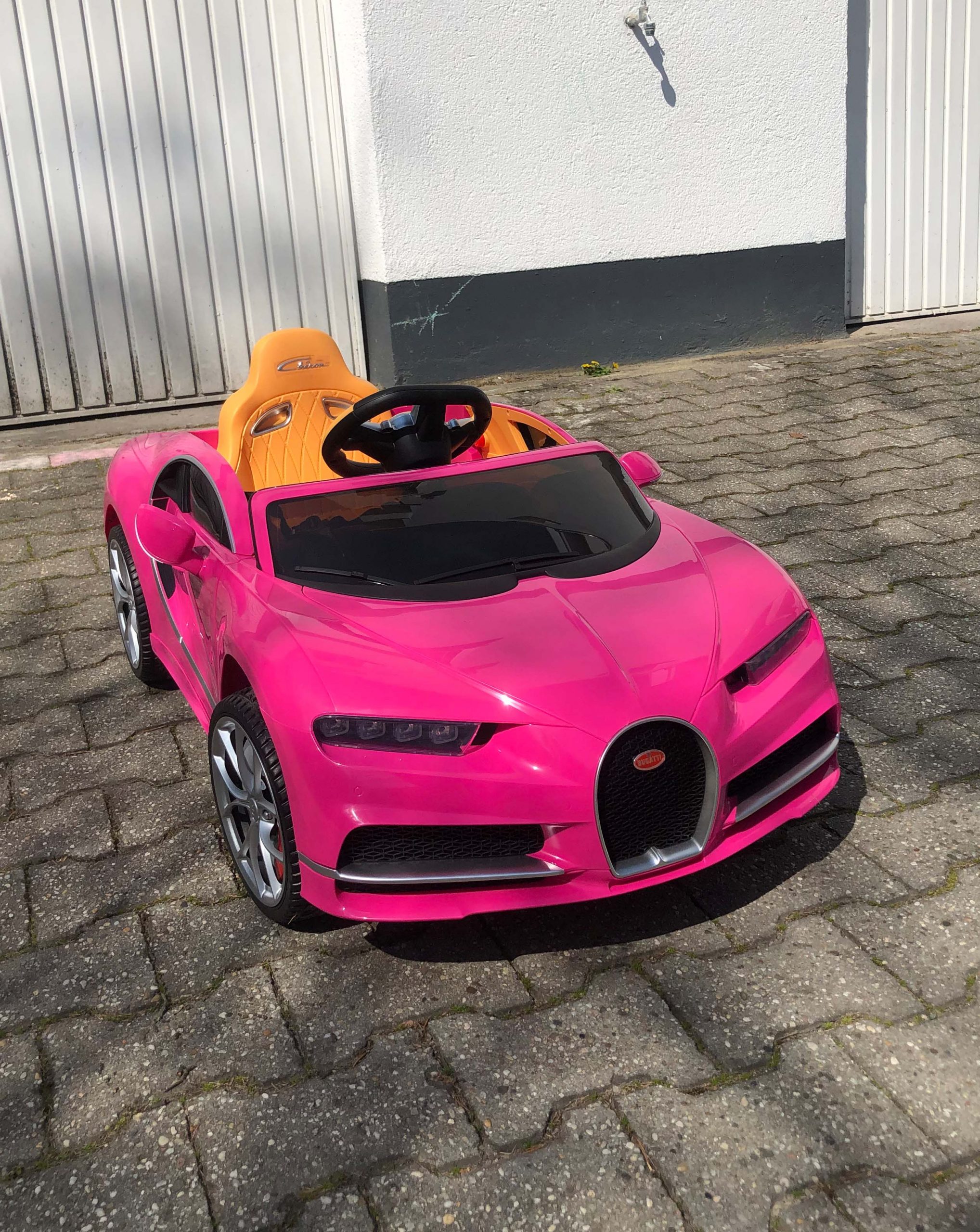 miweba-bugatti-chiron-pink-front-oben