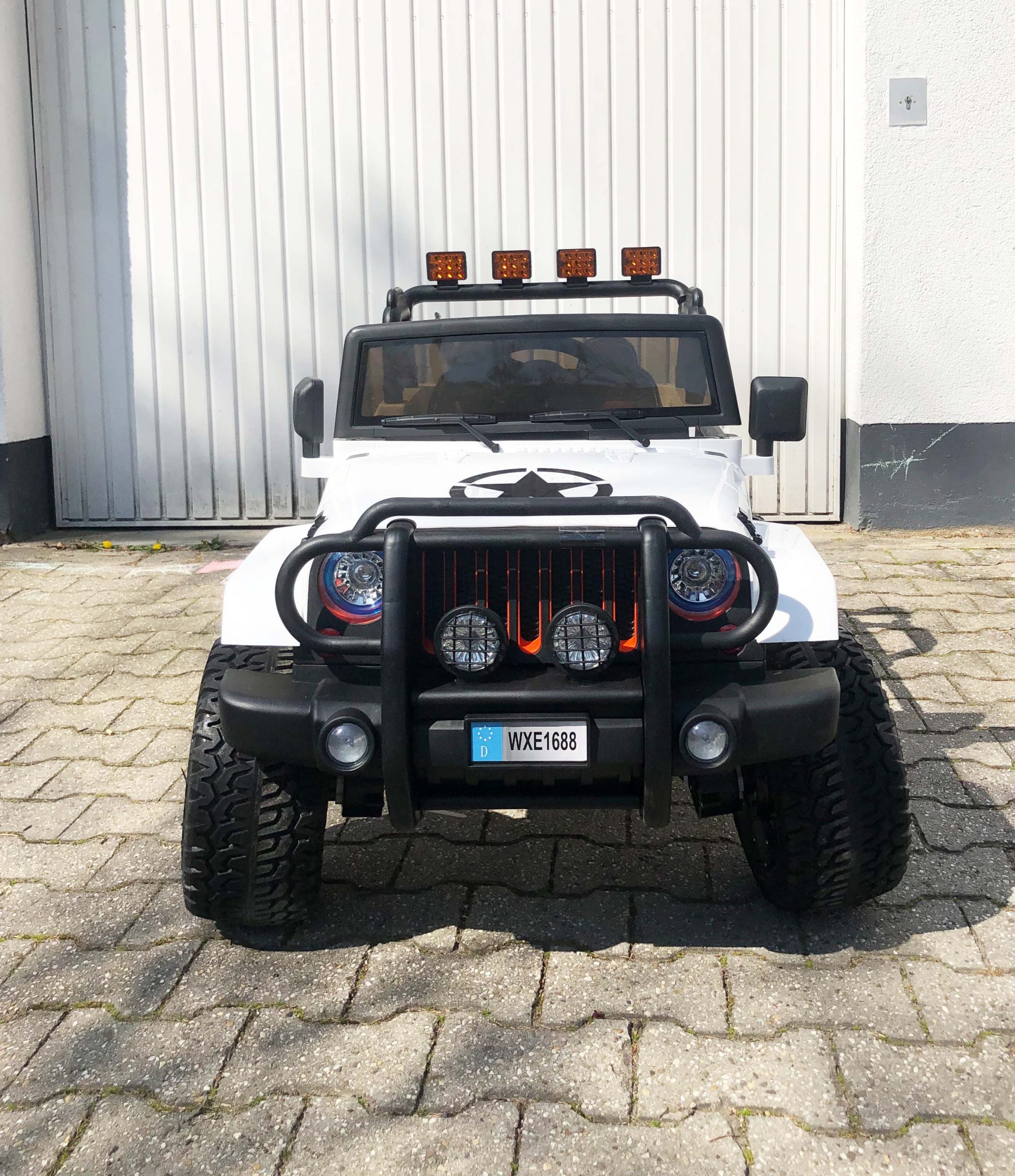 miweba-kinderelektroauto-wrangler-seitlich-front2