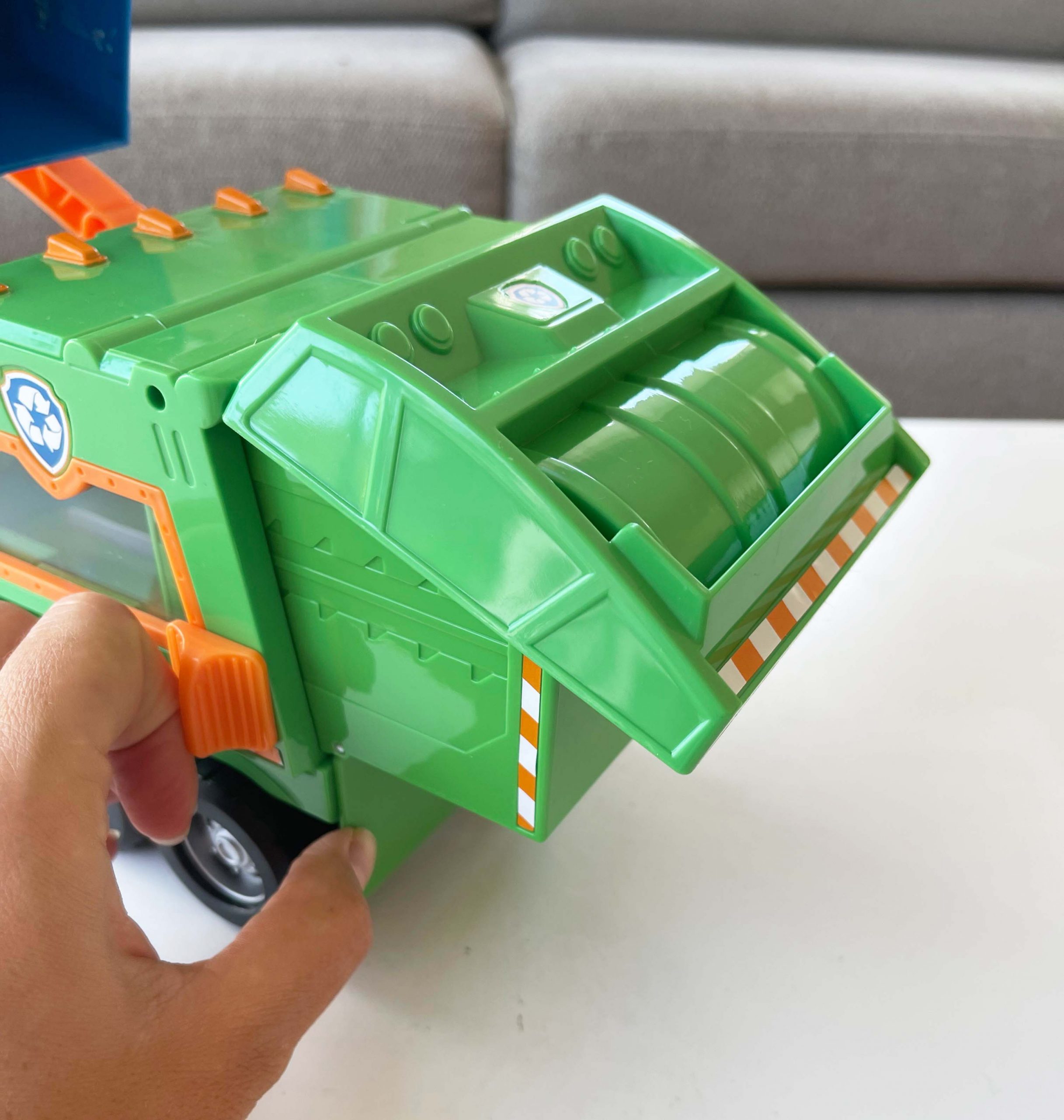 spin-master-paw-patrol-rocky-recycling-truck-abfall-entleerung