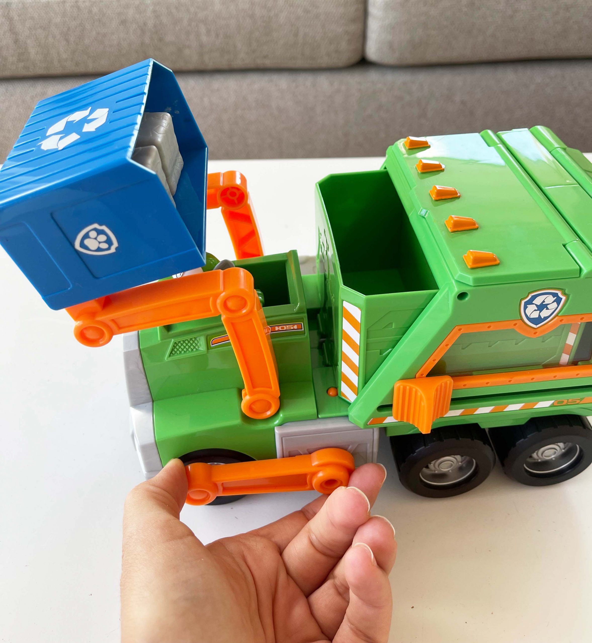 spin-master-paw-patrol-rocky-recycling-truck-benutzung