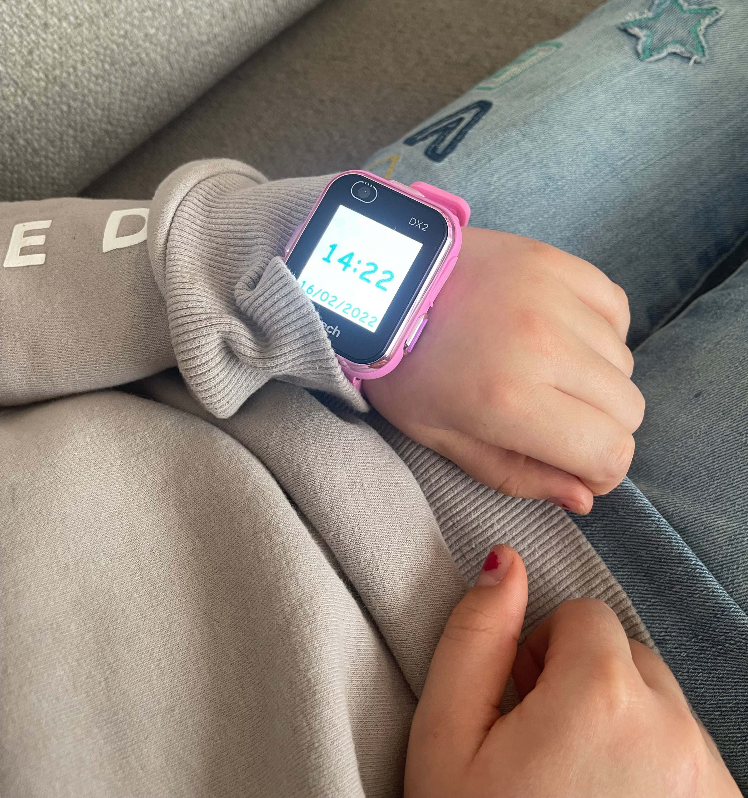 vtech-smart-watch-kidizoom-dx2-an-handgelenk