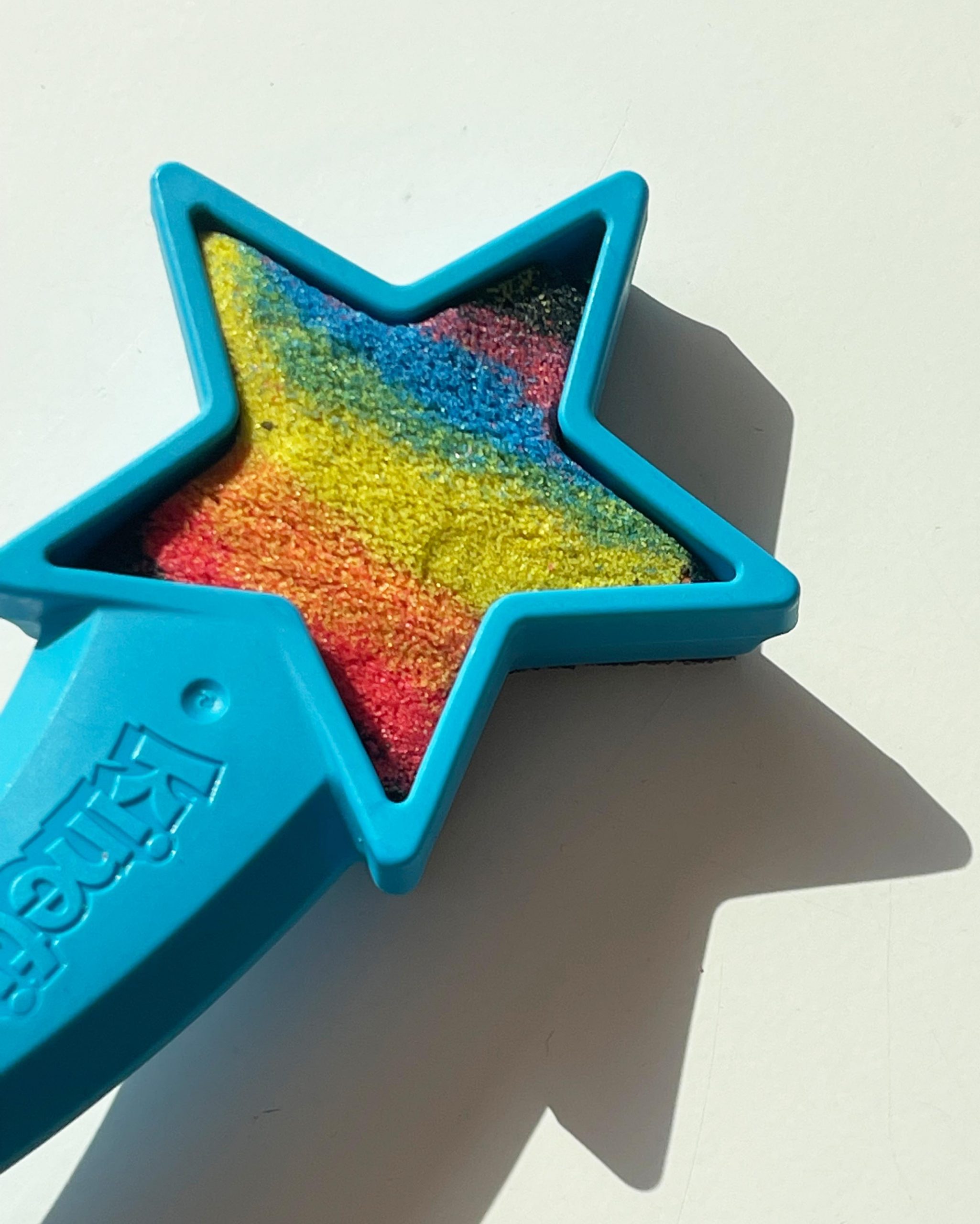 SpinMasters-KineticSand-Regenbogenset-ausgestochen